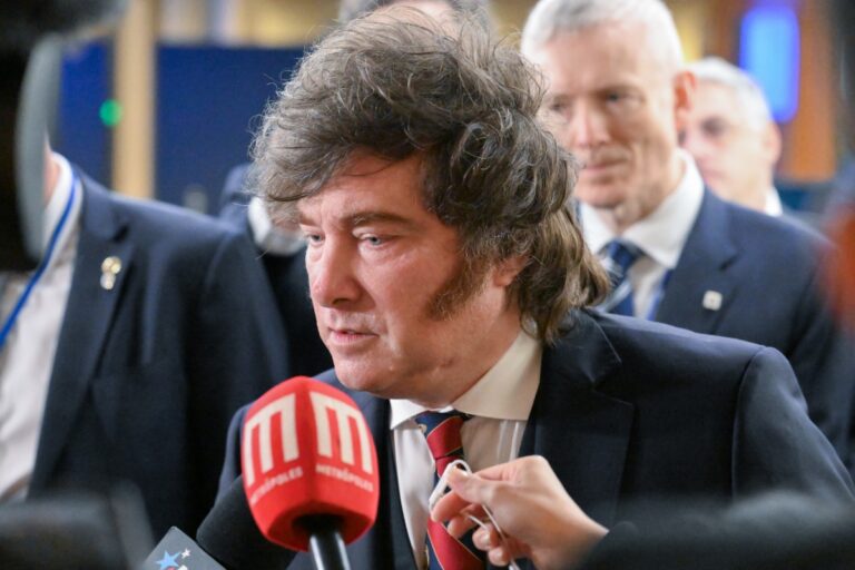 Milei da un plazo de dos semanas a Reino Unido para detener la explotación petrolífera en las islas Malvinas