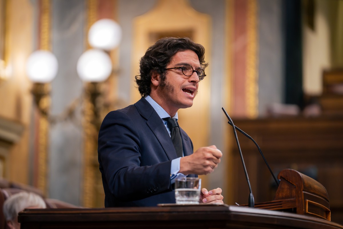 VOX ayudar a tumbar la ley de lobbies que pretendía aprobar el Gobierno: «Es un monumento al cinismo»
