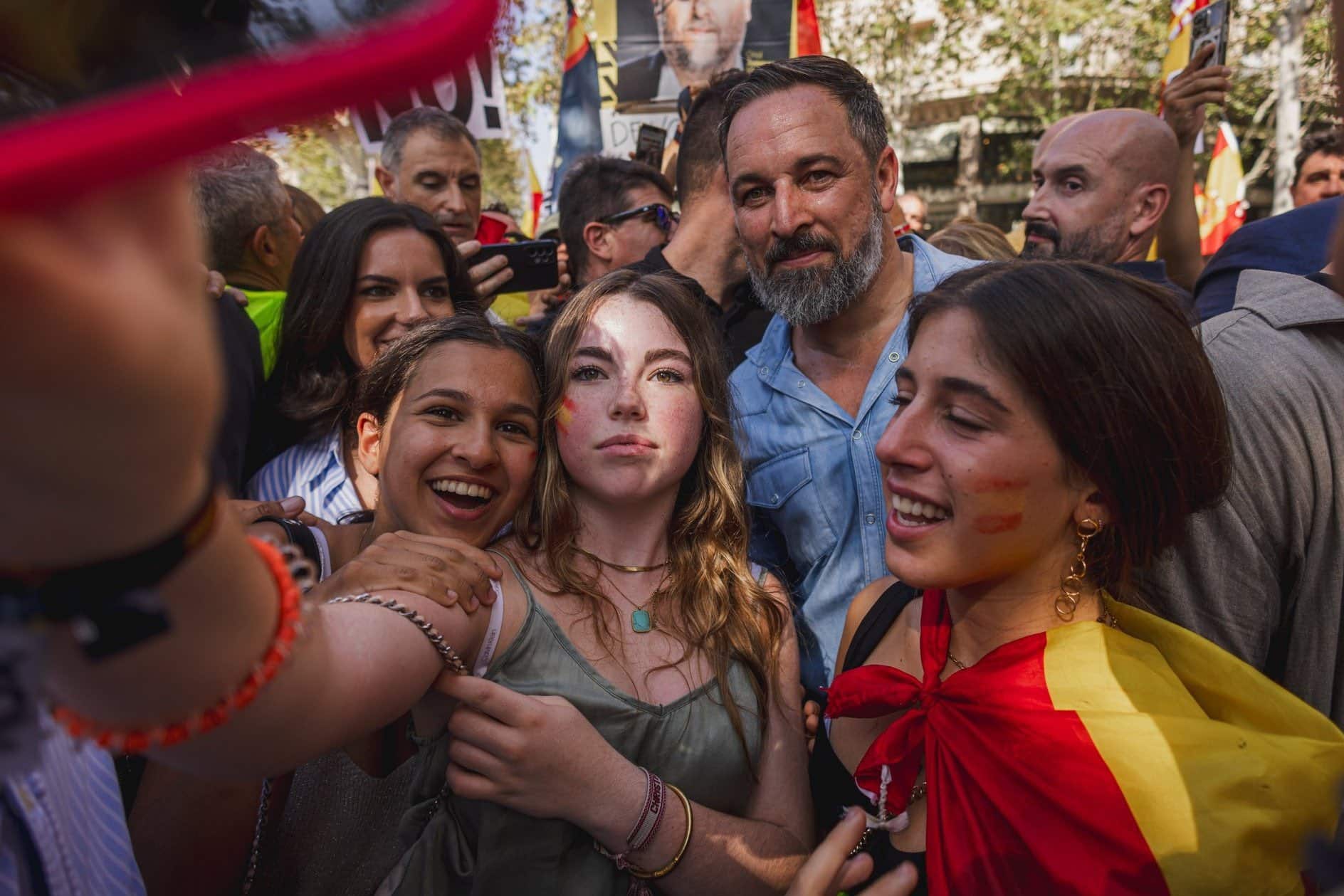 La defensa de España y el combate de la inmigración masiva impulsan a VOX entre las mujeres: duplica su porcentaje de electorado femenino en dos años