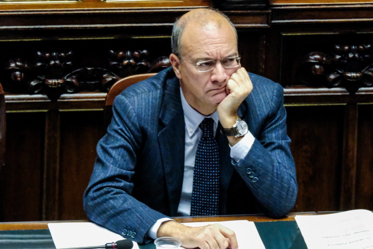 Un ministro del Gobierno italiano de Meloni recibe una bala dentro de un sobre