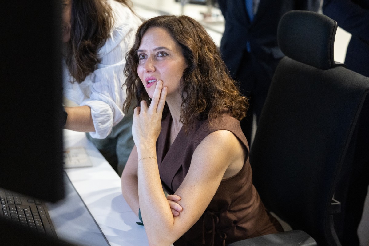 Ayuso estuvo visitando el ático adquirido por la Comunidad de Madrid en Chamberí tras su compra