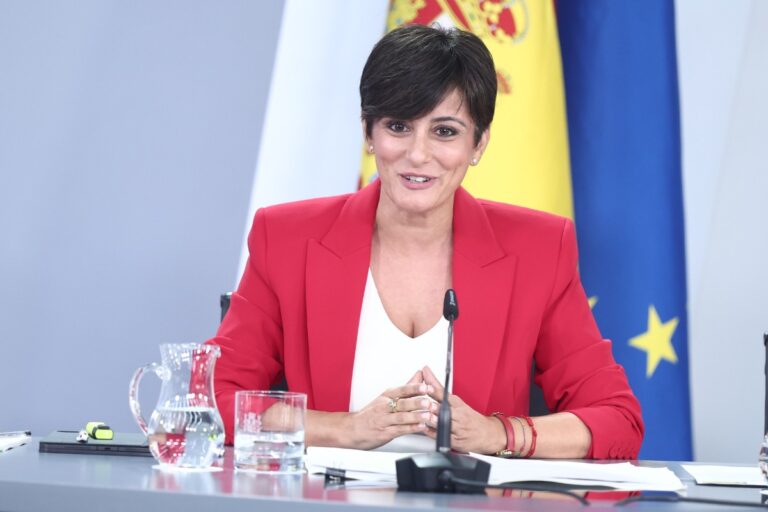 La ministra de Vivienda reconoce «tener un cacao» de papeles en plena rueda de prensa del Consejo de Ministros: «No tengo aquí la última versión»