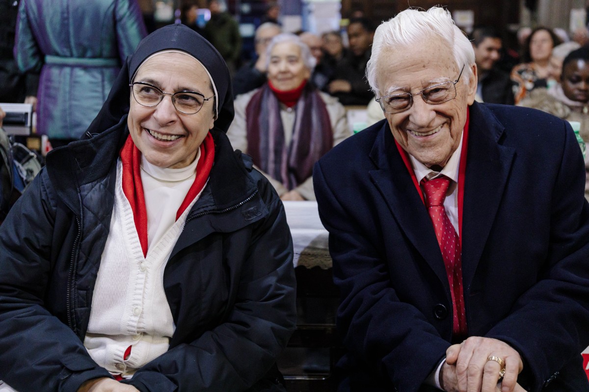 Los vecinos de San Antón (Madrid) claman por la nefasta gestión del «padre Ángel», el cura rojo: «Ha convertido la parroquia en una narcoiglesia»