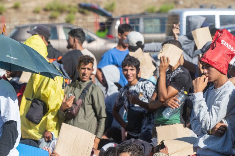 El Gobierno de Sánchez anuncia 100 refuerzos sanitarios para Ceuta pero Urgencias sólo incorpora un médico tras 40 días de colapso