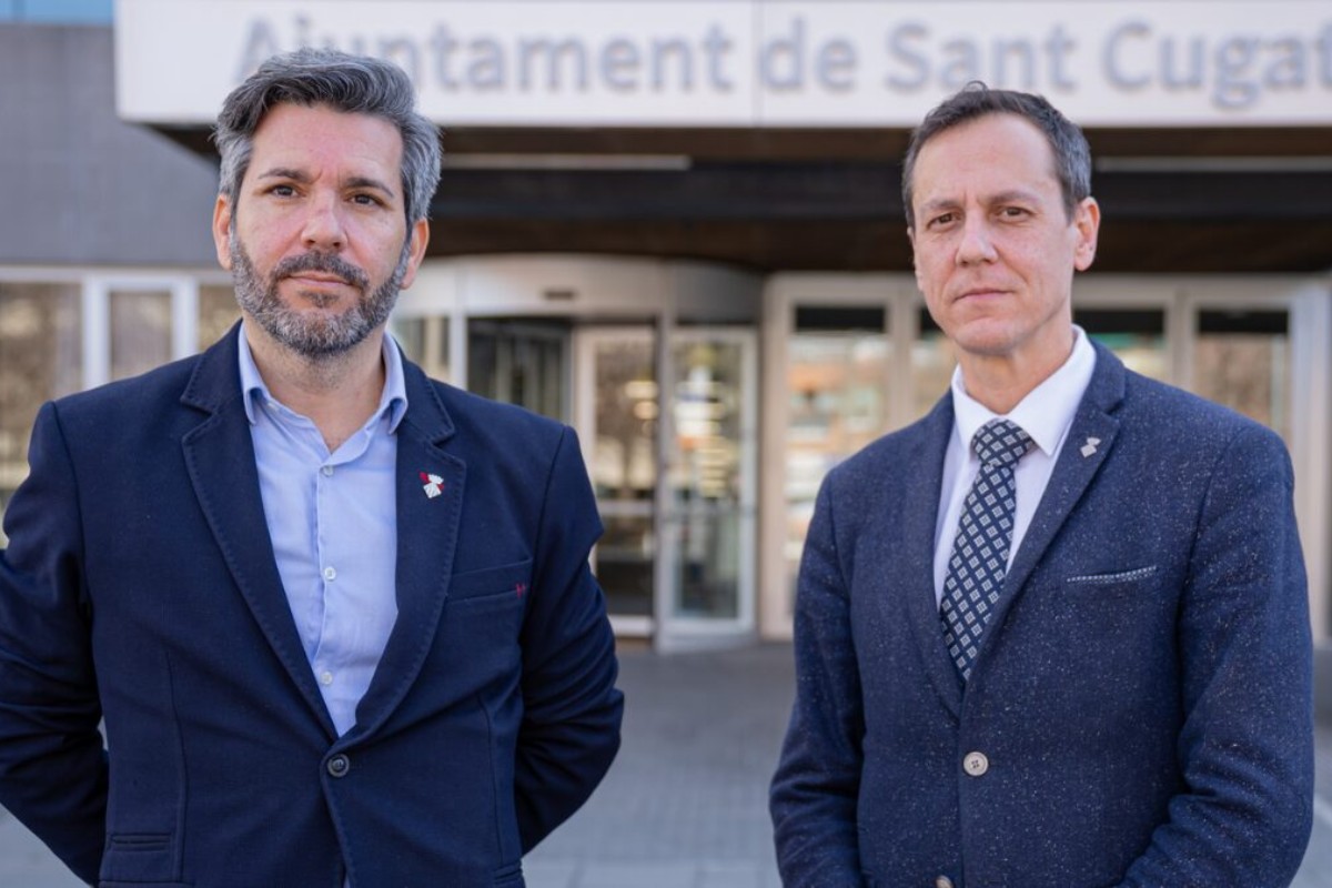 Un separatista ataca una mesa informativa de VOX en Sant Cugat (Barcelona) y agrede al concejal Jordi Guirado