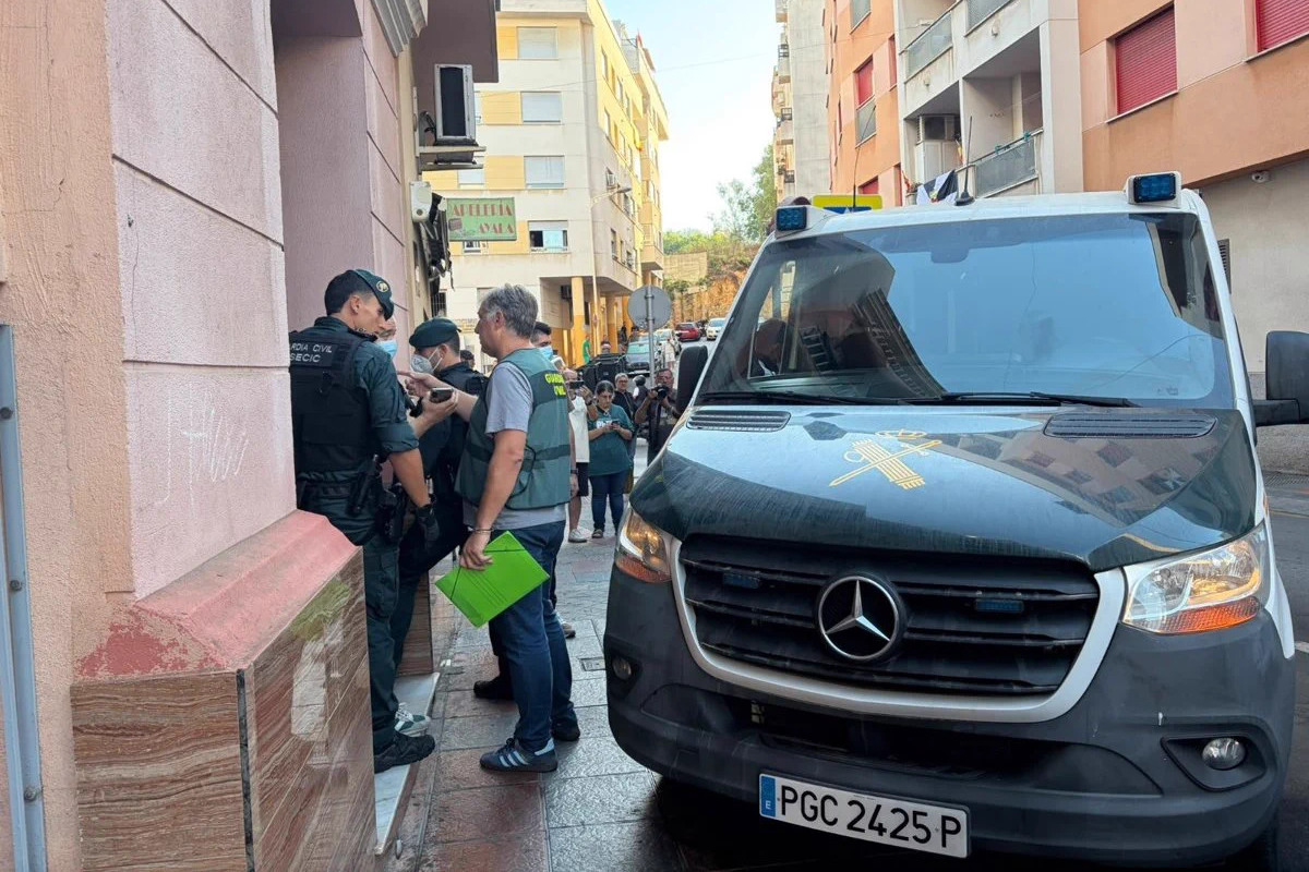 Un piso patera en el que están escondiendo a invasores de Ceuta es de una trabajadora del consulado español en Marruecos