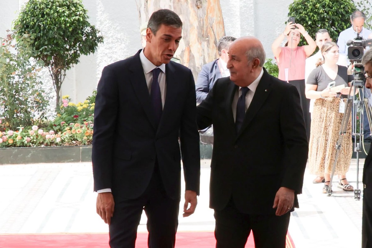 En plena invasión marroquí de Ceuta, Argelia abre un pulso diplomático y migratorio con España