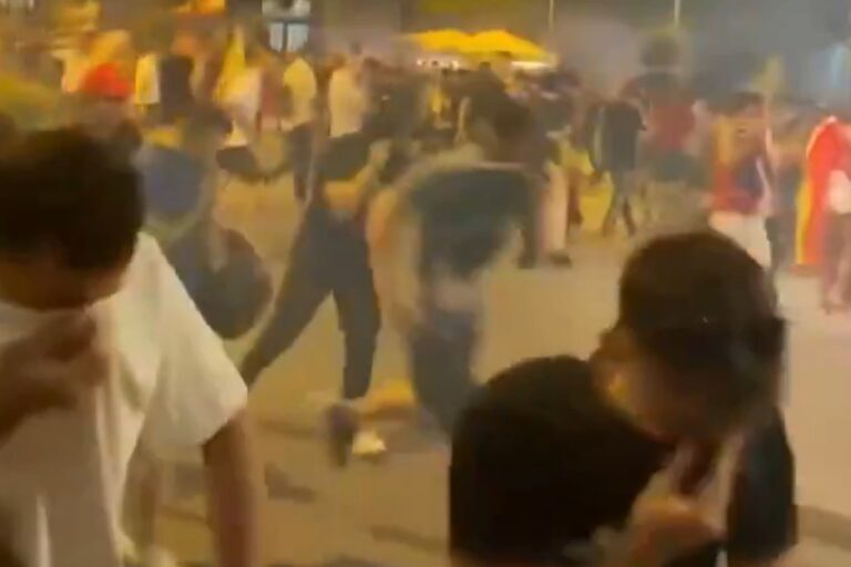 La Policía de Marlaska lanza gas lacrimógeno contra los manifestantes en apoyo a Ceuta en Madrid