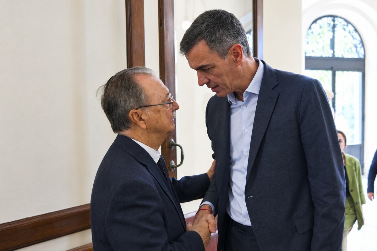 Vivas (PP) miente: apoyó el uso del puerto de Ceuta para acoger a invasores marroquíes en sus reuniones con Pedro Sánchez