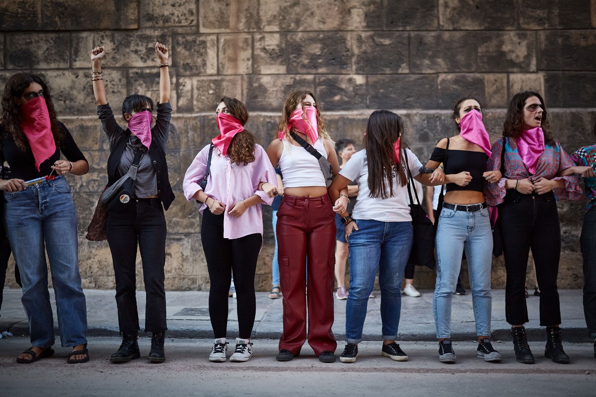 Un grupo de proabortistas revienta un acto provida en una parroquia en Barcelona: «Nos provocaron para que alguien les diera un puñetazo»