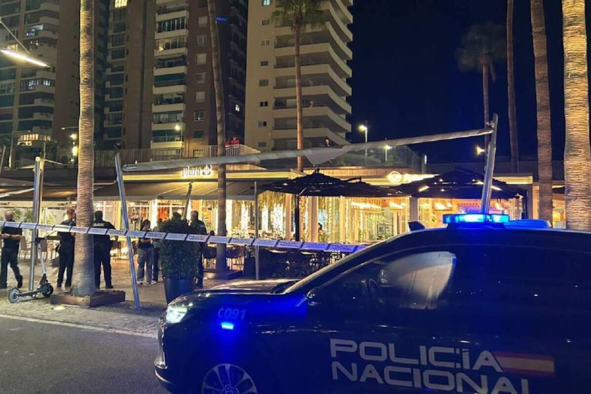 Un inmigrante sudamericano dispara en la cabeza a un hombre mientras cenaba en el Muelle Uno de Málaga