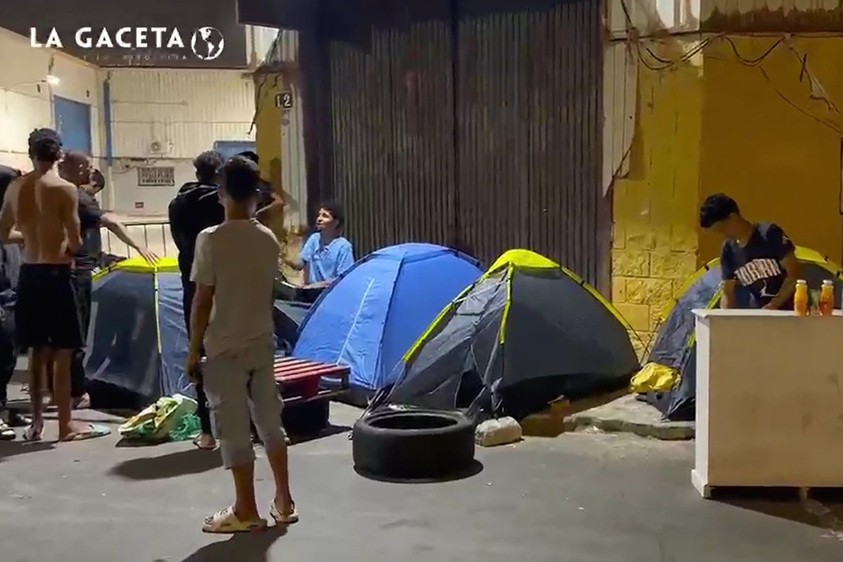 Más de 1.000 invasores vuelven al polígono del Tarajal tras el desalojo y la limpieza exprés para la visita de Marlaska a Ceuta