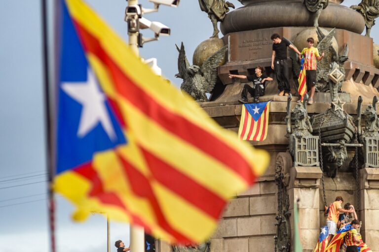 VOX logra la retirada de las esteladas separatistas de los espacios públicos de Sant Quirze del Vallès (Barcelona)