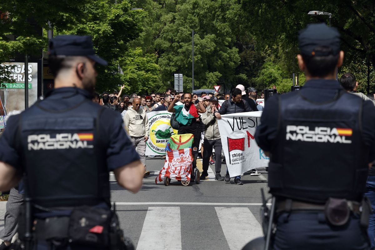 Vecinos ceutíes se manifiestan contra la llegada de organizaciones proetarras a la ciudad: «No les vamos a dejar pasar»