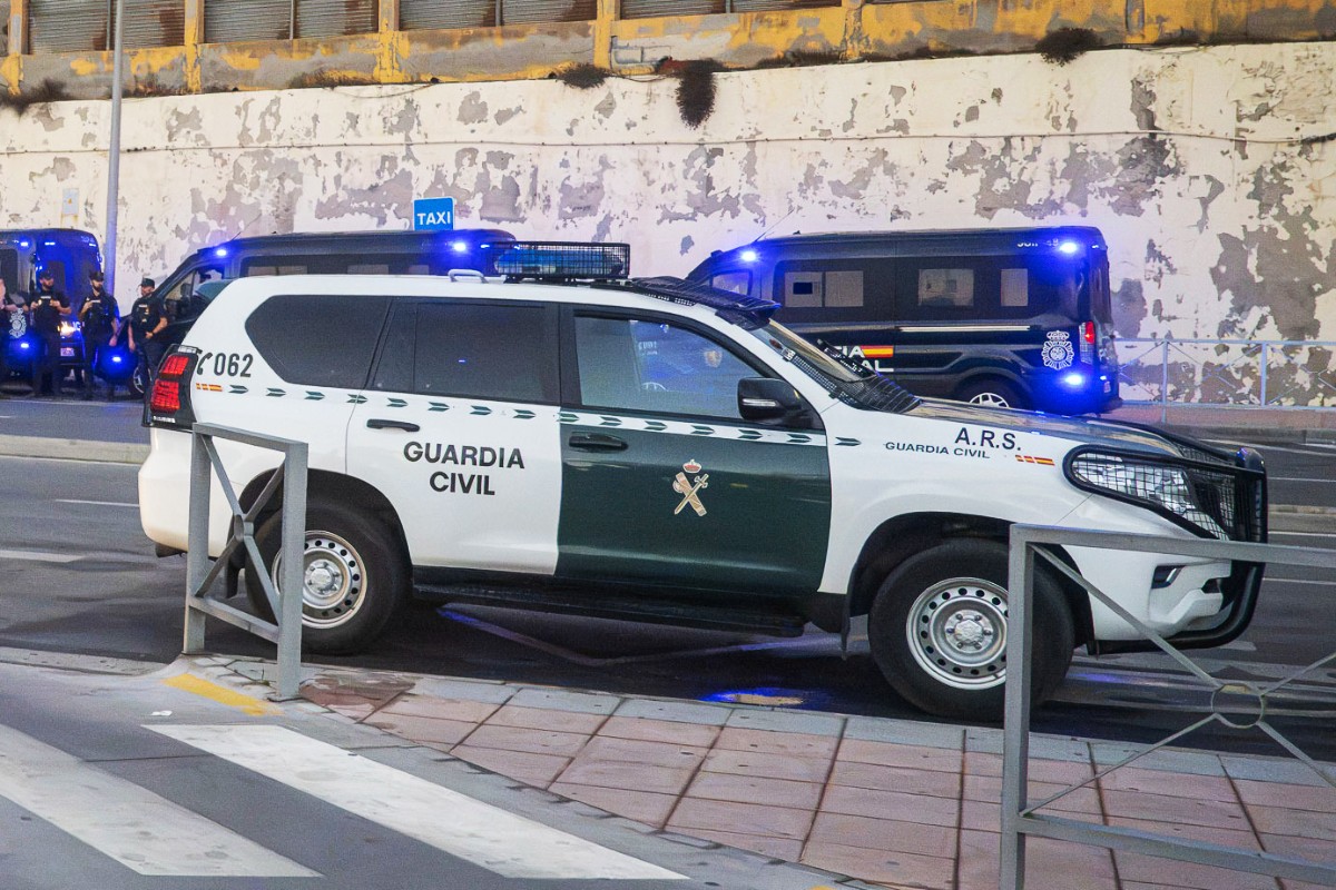 Alerta en Ceuta: un kamikaze sortea todos los controles en la frontera y casi atropella a agentes de la Guardia Civil