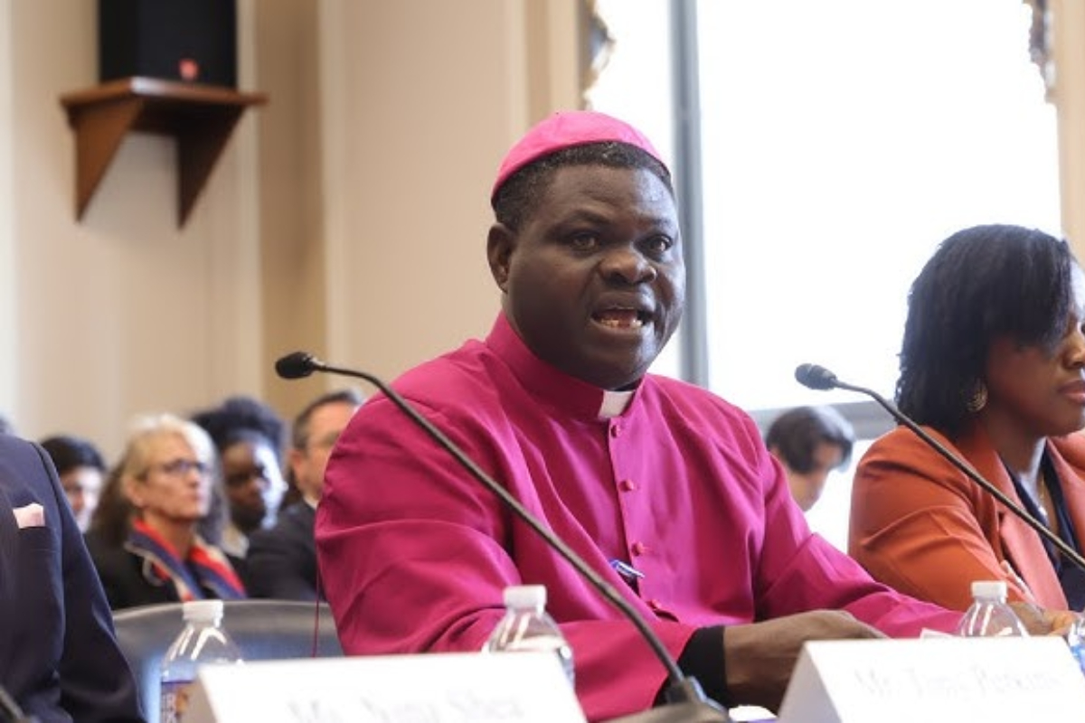Un obispo nigeriano rompe el silencio sobre la matanza de cristianos: «Es un genocidio y la corrección política lo está encubriendo»
