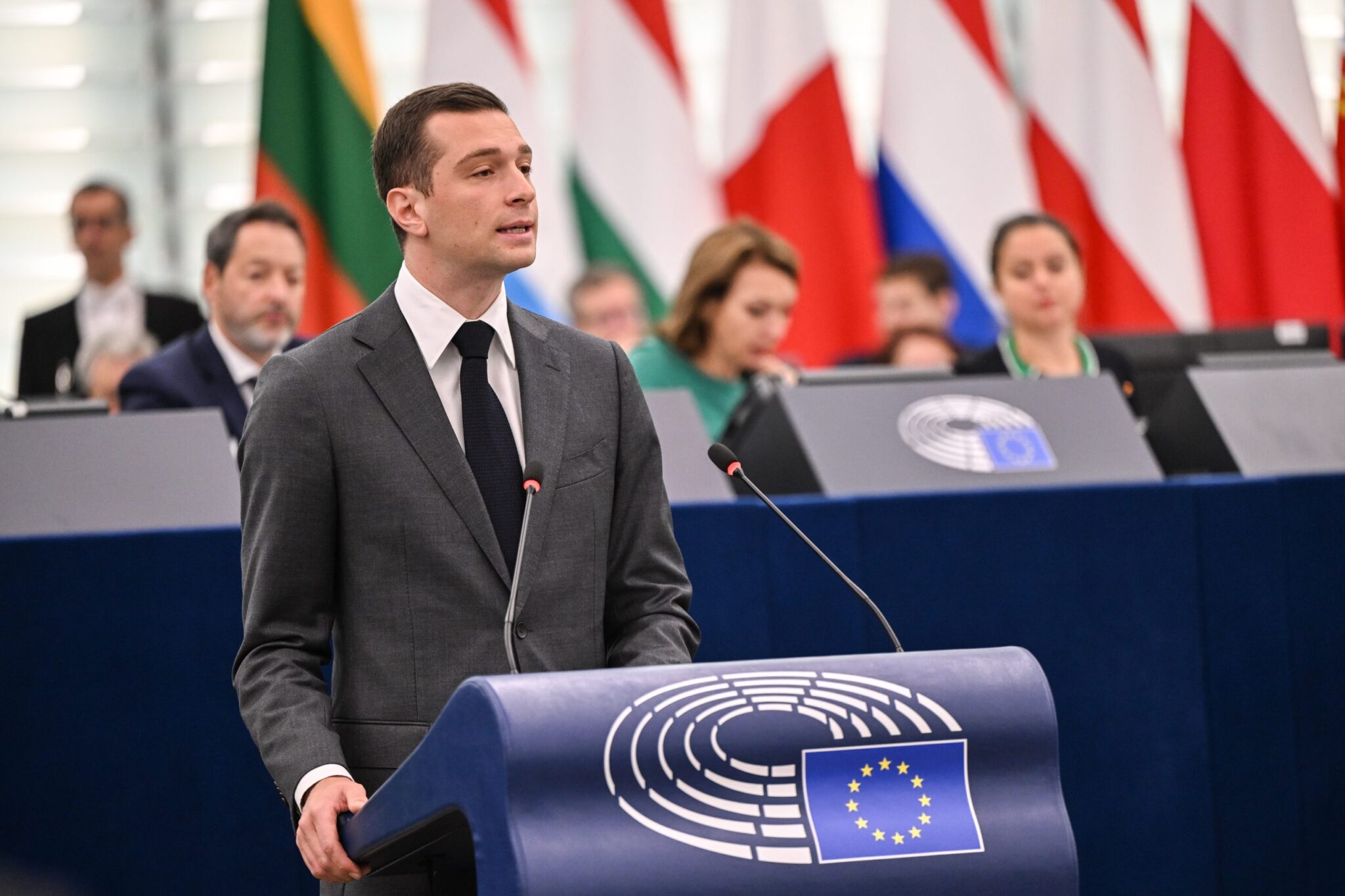 La Comisión Europea aprueba gracias a la presión de Patriotas el reglamento que permite crear centros para inmigrantes en terceros países