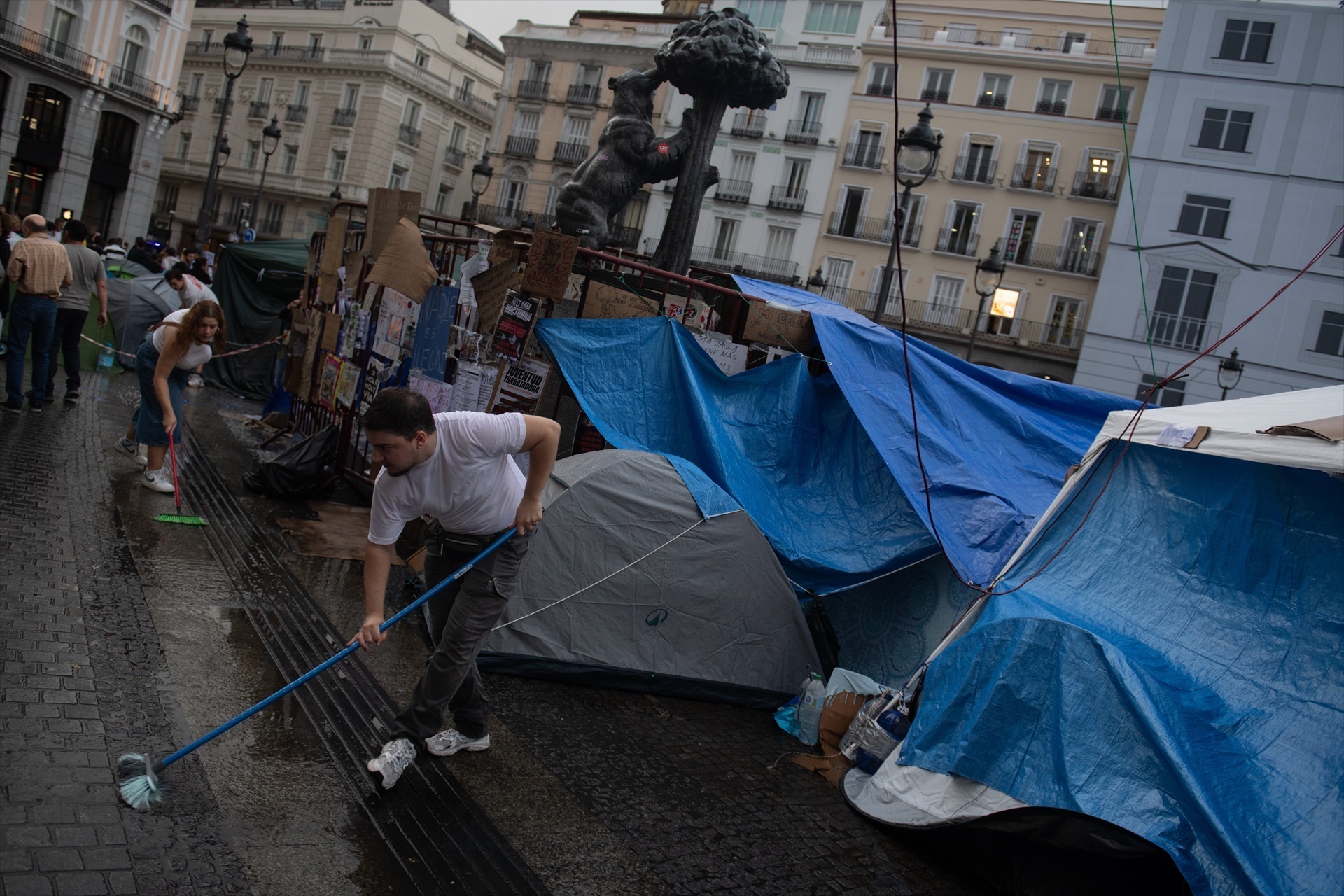 Los acampados de la Puerta del Sol desvelan que se han producido robos perpetrados por magrebíes y establecen protocolos contra agresiones sexuales