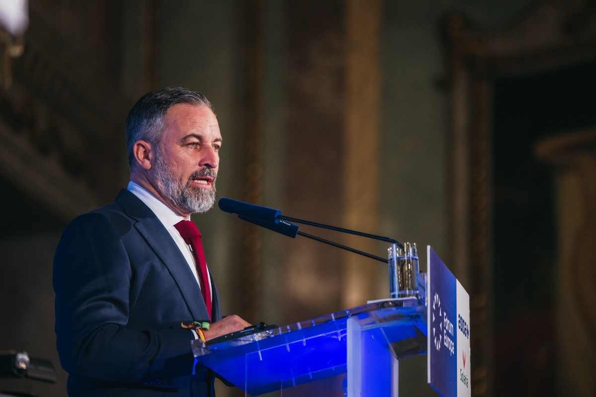 Santiago Abascal desmonta la mentira de Pedro Sánchez: «Que los pensionistas estén tranquilos. Las pensiones se van a pagar. Las pensiones se ponen en riesgo si continúa este Gobierno»