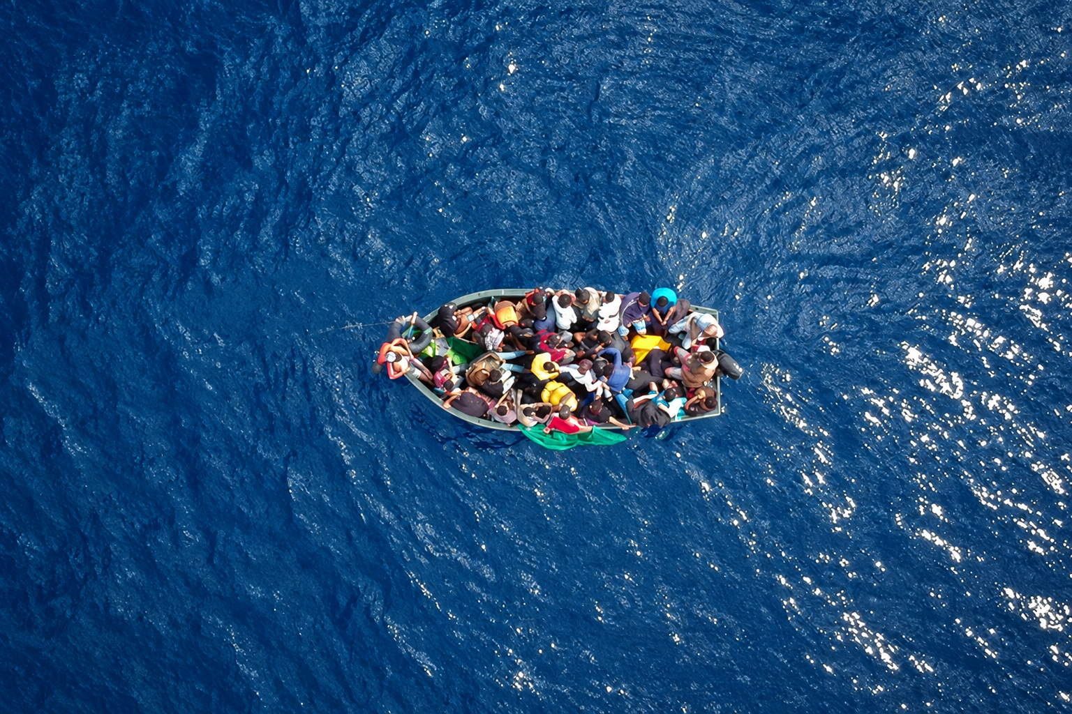 La Guardia Civil desarticula una red que cedía lanchas recreativas a invasores por 8.000 euros para que viajasen de Ceuta a la Península