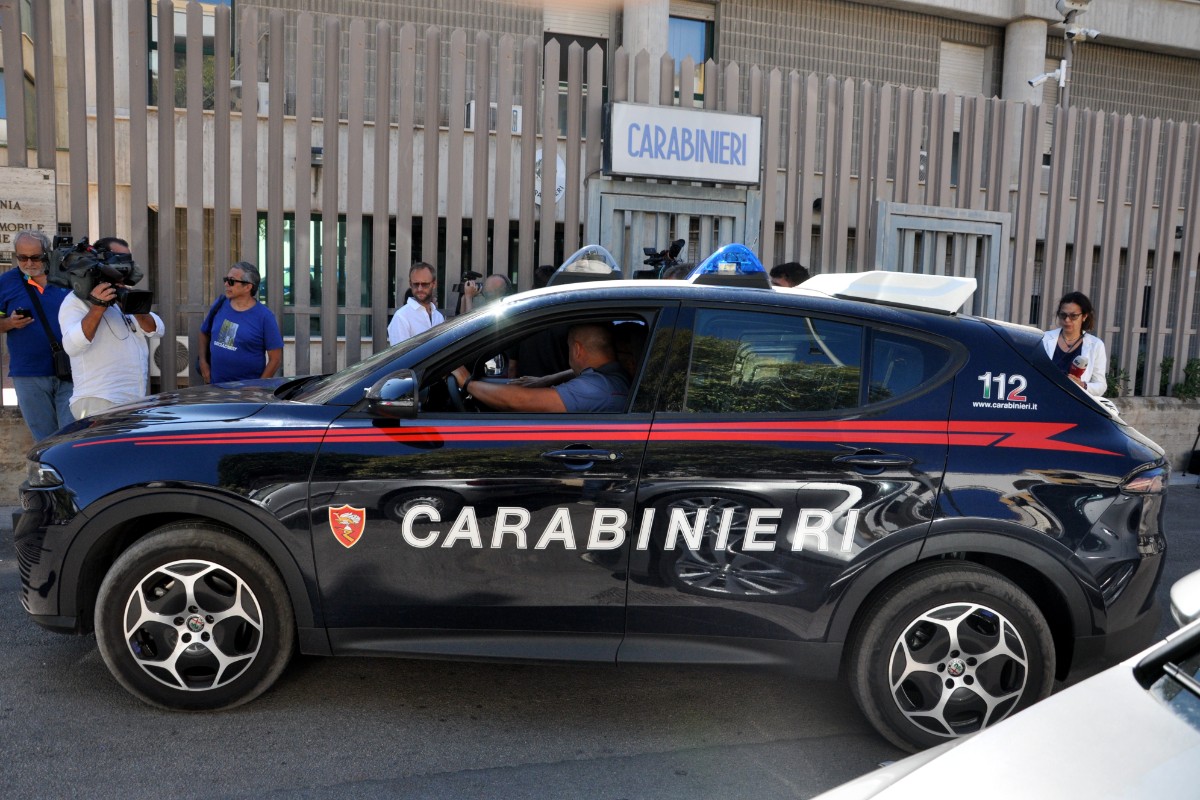 Detenidos dos inmigrantes egipcios por atracar a una madre con su bebé en Milán: la tiraron al suelo y el niño sufrió una lesión en la cabeza