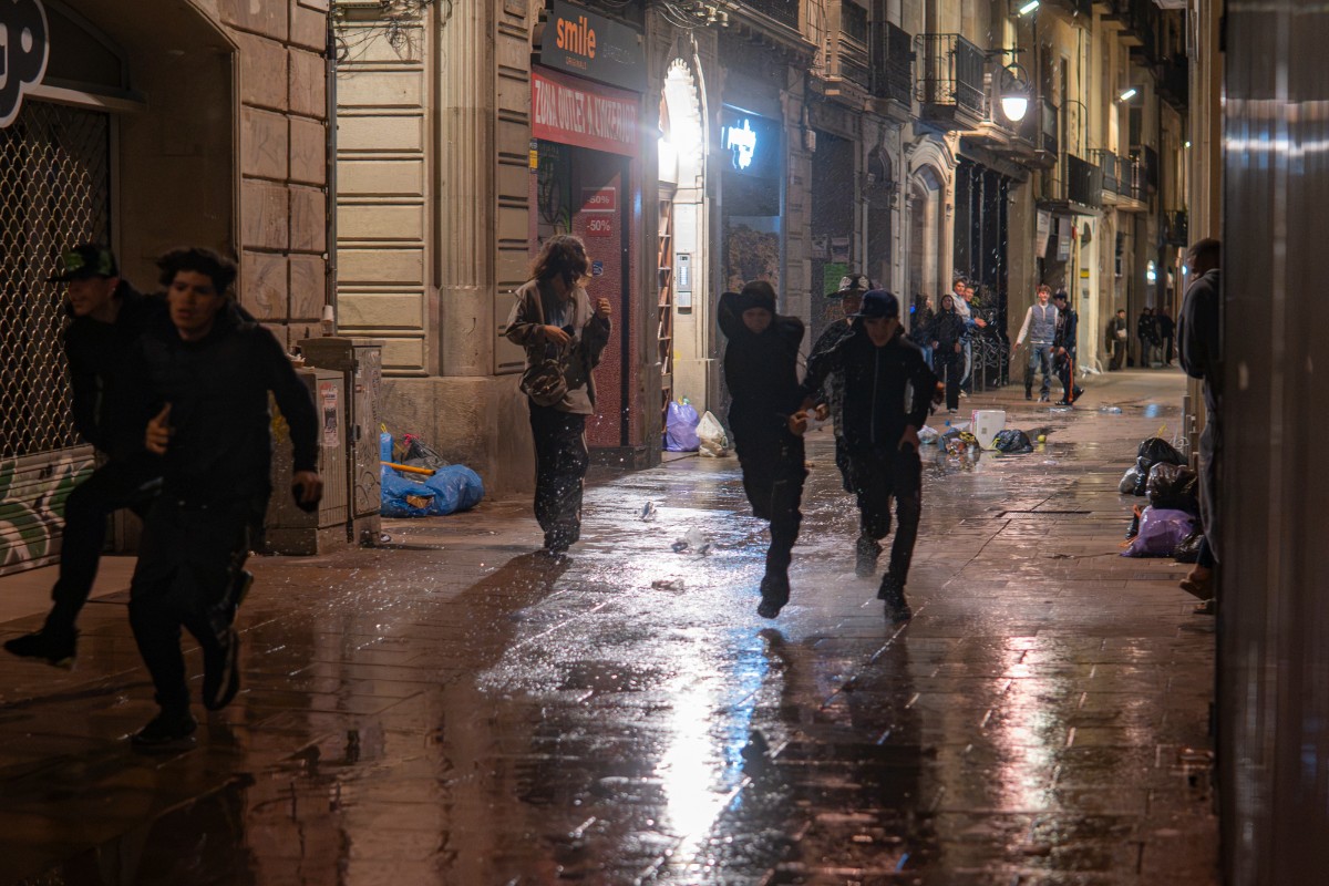 Ignacio Garriga (VOX) se desplaza al lugar de los disturbios en Barcelona y advierte que el 29-N es «la última oportunidad para revertir el caos»