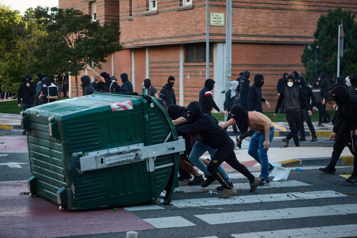 Una web de Estado Islámico llama a aprovechar los disturbios europeos para cometer atentados contra la Policía y la población en España, según Interior