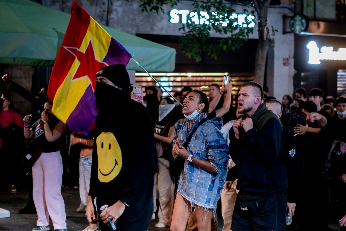 La Policía vigila a grupos radicales vinculados a la izquierda proetarra, que habrían tomado el control de la acampada de la Puerta del Sol