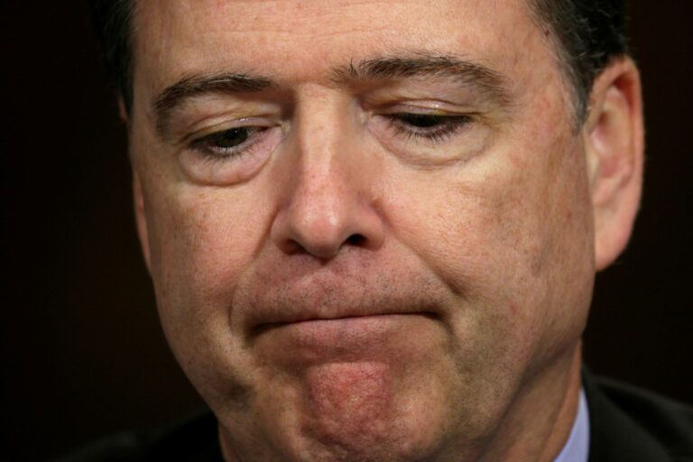 El Departamento de Justicia de EEUU abre una nueva investigación contra el exdirector del FBI, James Comey, señalado por filtración de documentos