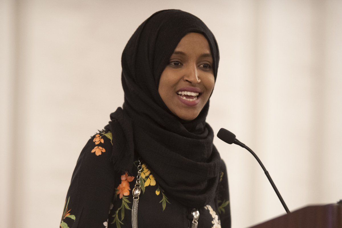 Investigan pruebas de ADN que podrían esclarecer si la congresista de origen somalí Ilhan Omar se casó con su hermano para cometer fraude migratorio en EEUU