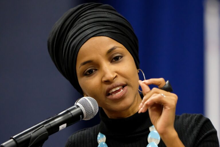 Agentes federales registran el domicilio de la congresista ultraizquierdista Ilhan Omar, investigada por un «delito penal»