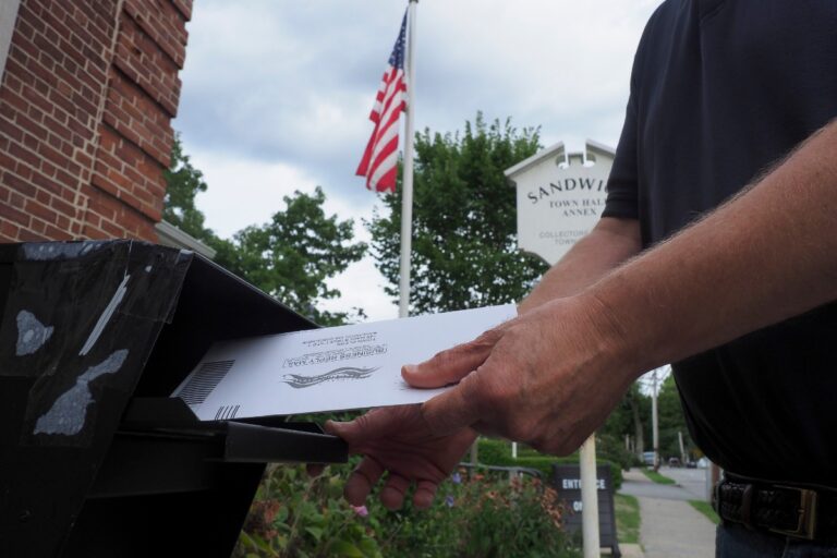 Arrestan a más de dos docenas de extranjeros envueltos en una trama para amañar el voto en California