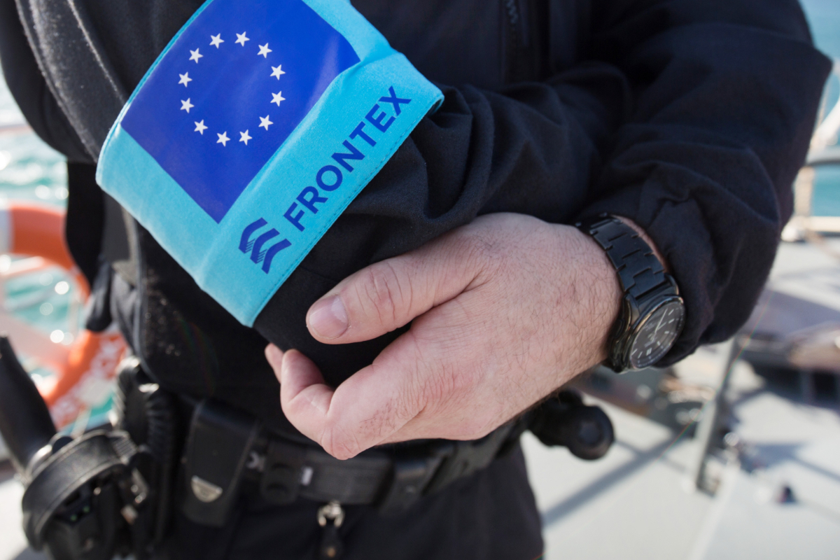 Frontex agota el dinero para pagar ayudas a inmigrantes expulsados y suspende nuevas solicitudes
