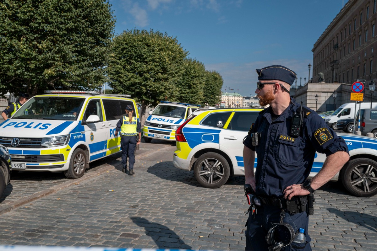 La Policía sueca reduce a un hombre armado frente al Palacio Real en Estocolmo