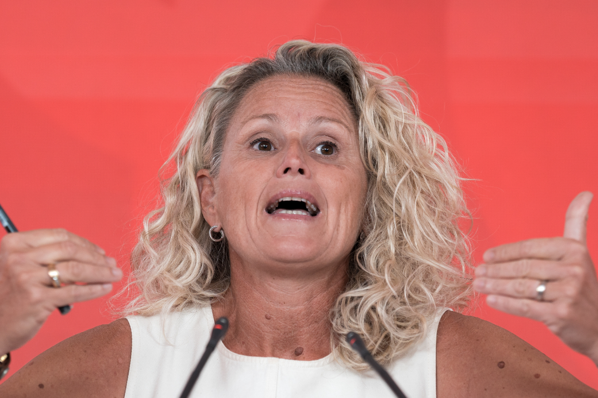 Montse Mínguez deja la dirección del PSOE, pero mantiene más de 7.100 euros mensuales y otros 2.163 de indemnización