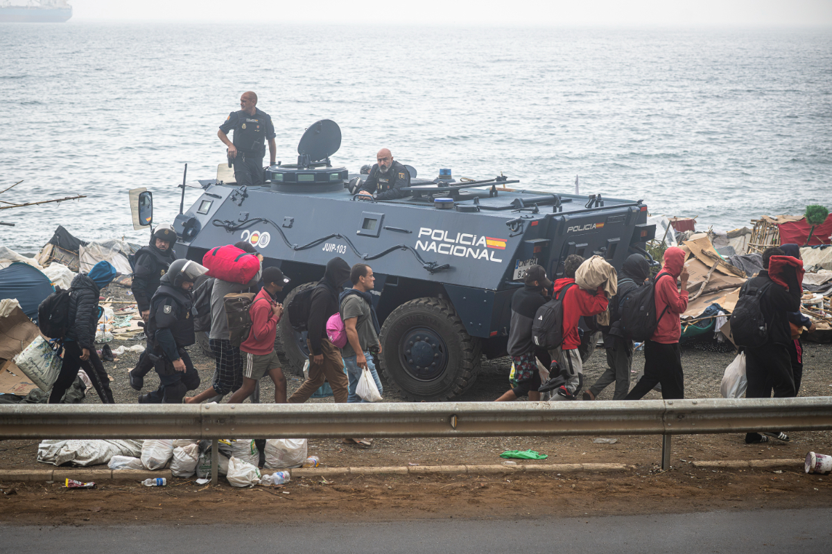 La Policía sólo localiza a 150 de los 450 inmigrantes ilegales con el asilo denegado en Ceuta: otros 300 siguen en paradero desconocido
