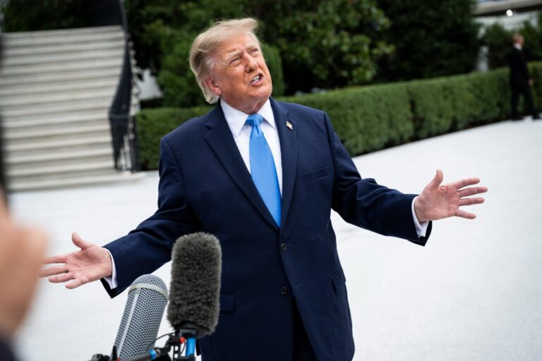 Trump informa de que ha retirado los bombarderos B-1 de la base de Fairford (Reino Unido) debido a la existencia de una «amenaza»
