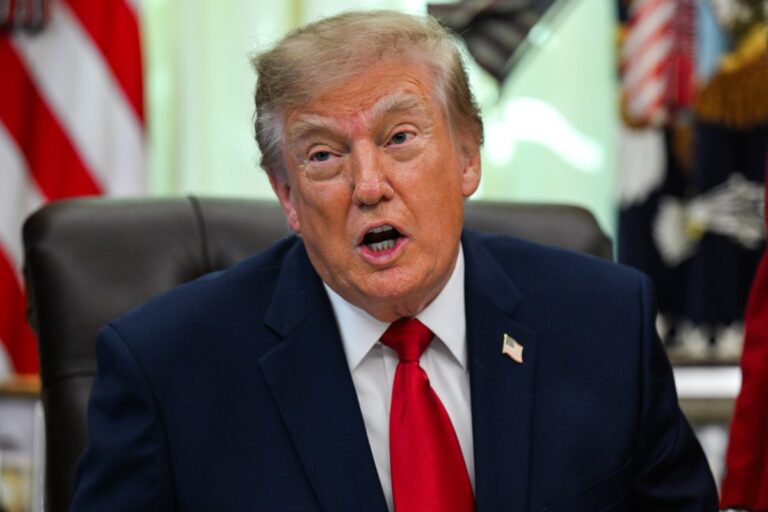 Donald Trump confirma que no ordenará ataques a  Irán antes de las elecciones de mitad de mandato