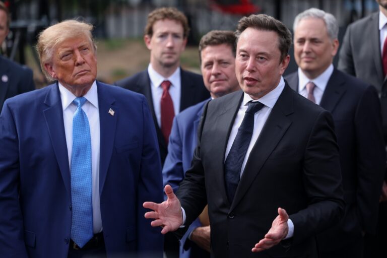Trump entrega la Medalla Nacional de las Ciencias a Elon Musk: «Es un titán industrial y uno de los mayores fundadores de tecnología que haya existido»