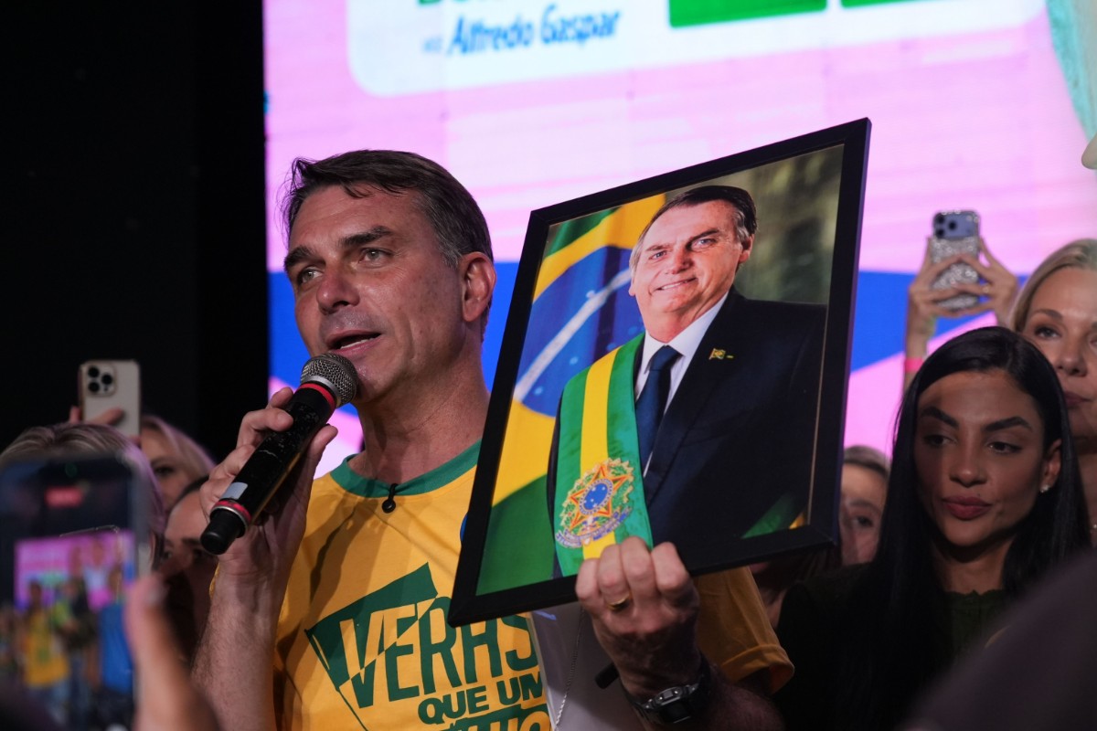 Flávio Bolsonaro visita a su padre en prisión domiciliaria: «Está bien. Muy alegre con el resultado de la primera vuelta»