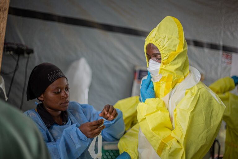 El brote de Ébola en Congo ya deja más de 9.500 casos reportados y 4.600 muertos