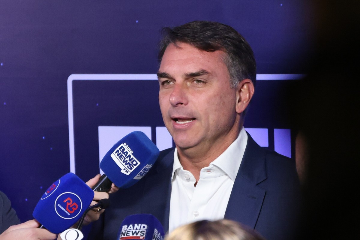 Flávio Bolsonaro pedirá la anulación de las elecciones tras la prórroga del horario de votación en Brasil: «Es inaceptable»