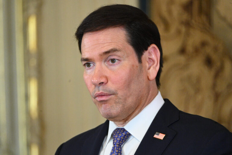 Marco Rubio expulsa de EEUU a un diplomático de la dictadura cubana tras un altercado en la ONU: «Esto no es La Habana»