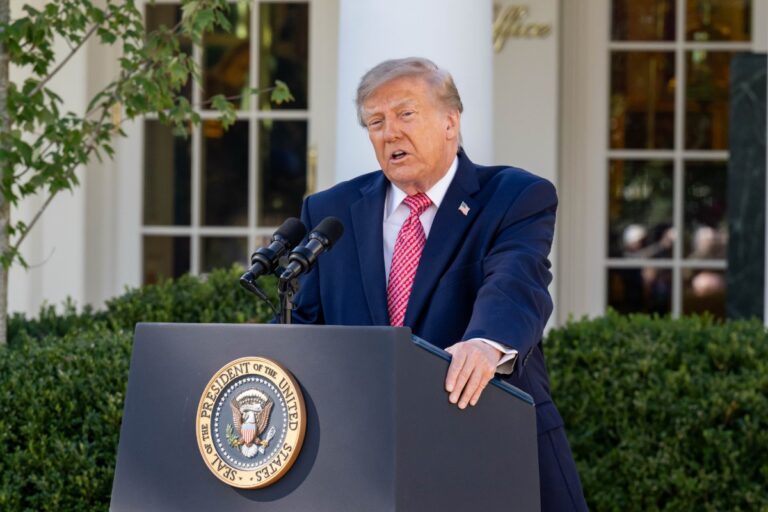 Trump vuelve a denunciar la inacción de Sánchez tras la invasión de Ceuta: «Llegaron por decenas de miles, inundaron España y no han hecho nada»