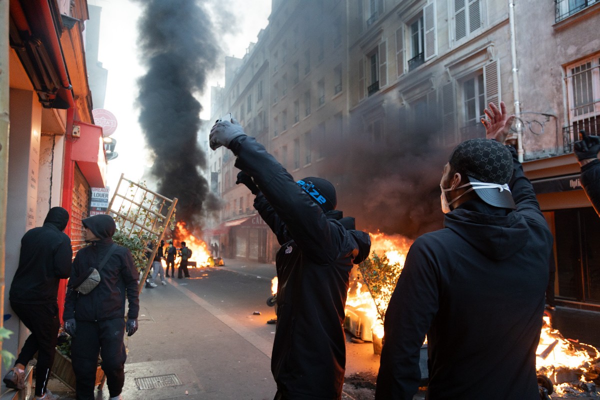 Los manifestantes informan de que no abandonarán las calles pese a haberse reunido con Macron