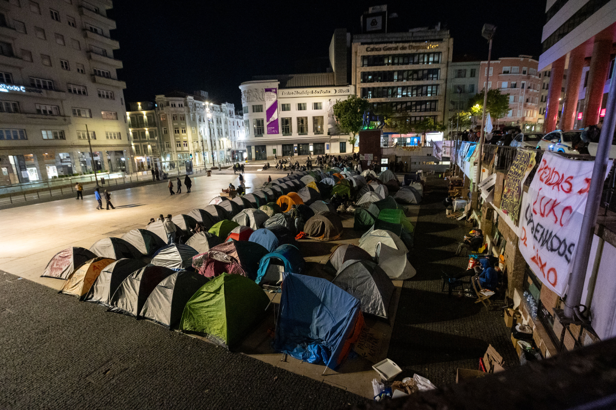 La resistencia al desalojo de la acampada por la vivienda en Lisboa acaba con 55 detenidos
