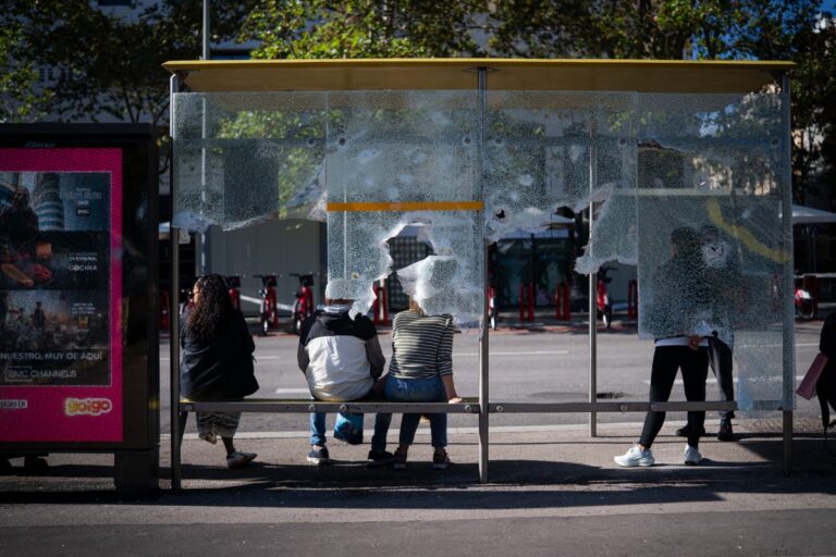 Los manifestantes que han agitado las calles de Francia en las últimas semanas afirman que seguirán allí: «Vamos a llegar hasta el final»