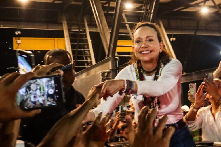 María Corina Machado exige elecciones presidenciales en 2027 y celebra el avance del plan de Trump para Venezuela