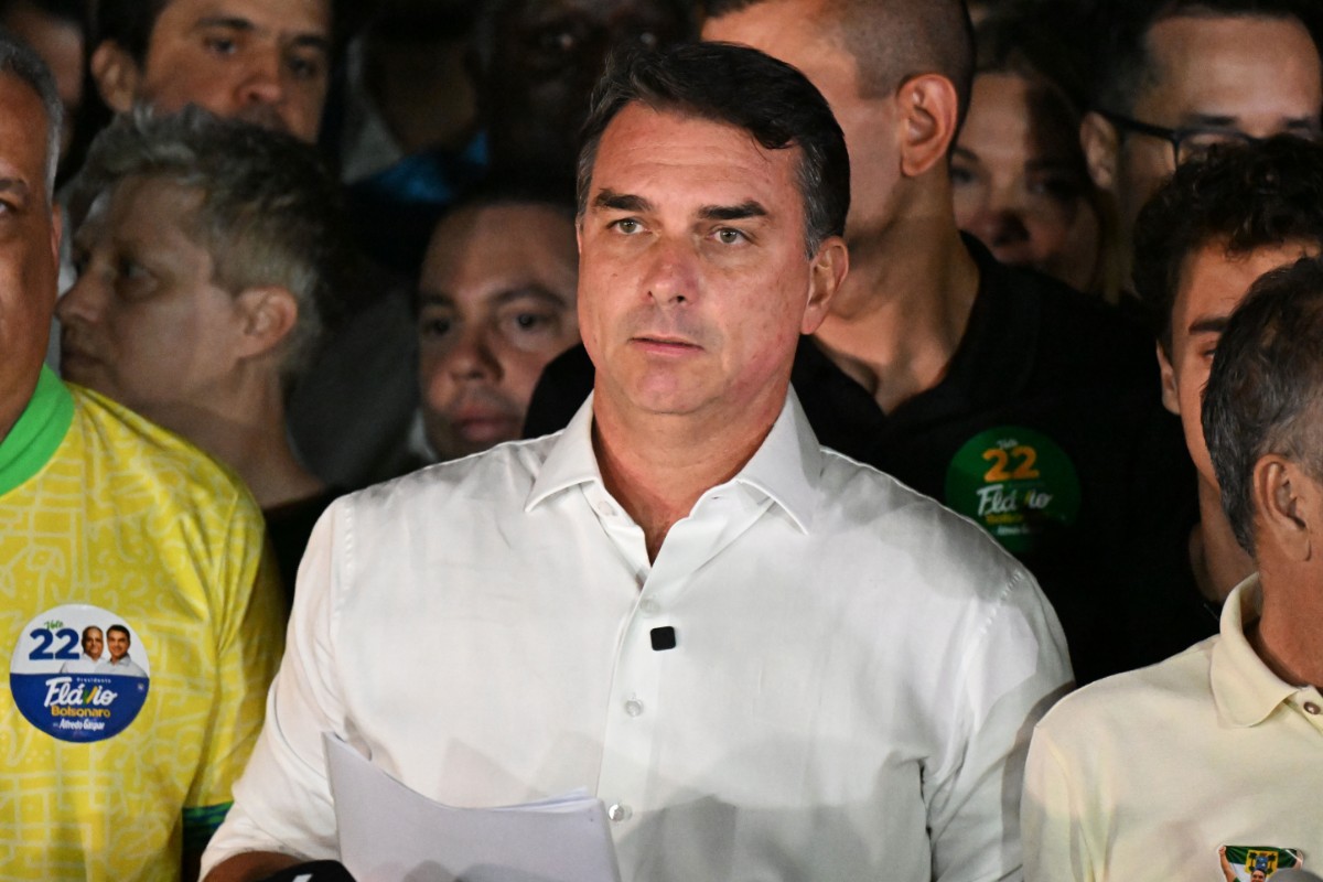 Flávio Bolsonaro señala que el resultado de las elecciones es «matemáticamente imposible»: «Lula anotó un gol con la mano»