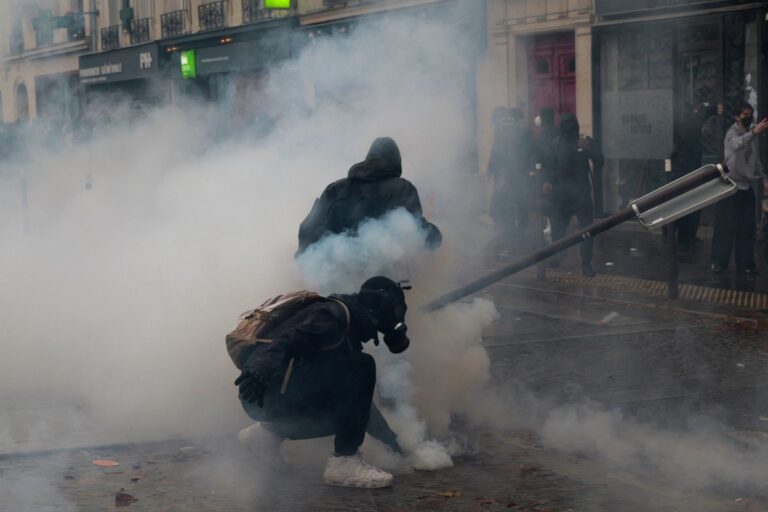 Más de 1.000 detenidos en Francia en una nueva jornada de revueltas de radicales e islamoizquierda: casi 500.000 personas han salido a las calles